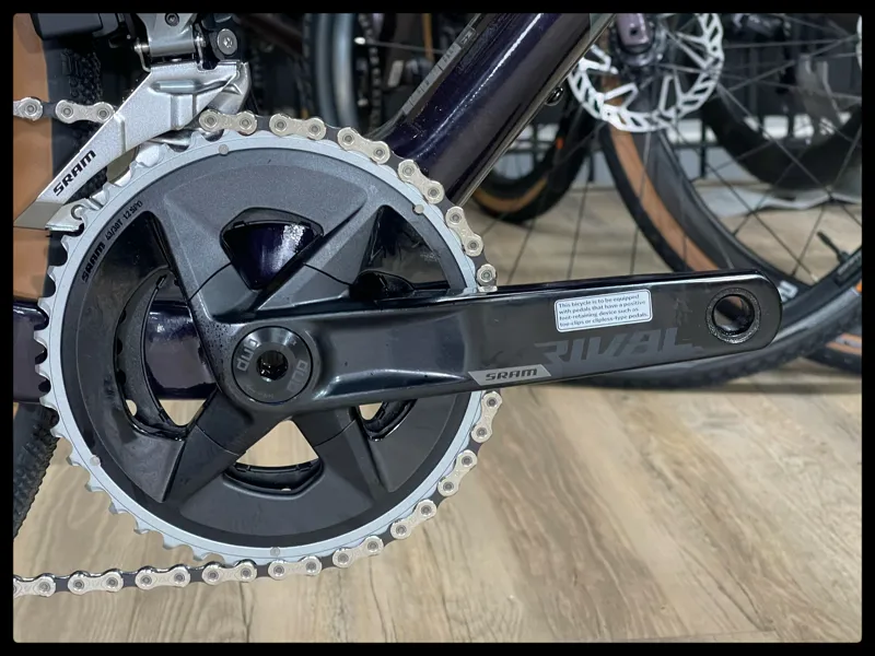 Giant Revolt Advanced Pro 1Gloss Black Currant Medium 2023-8